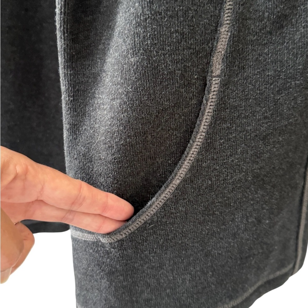 Tommy Bahama Women's Soft Grey /Black Full Zip Jacket! Small! - Picture 3 of 8